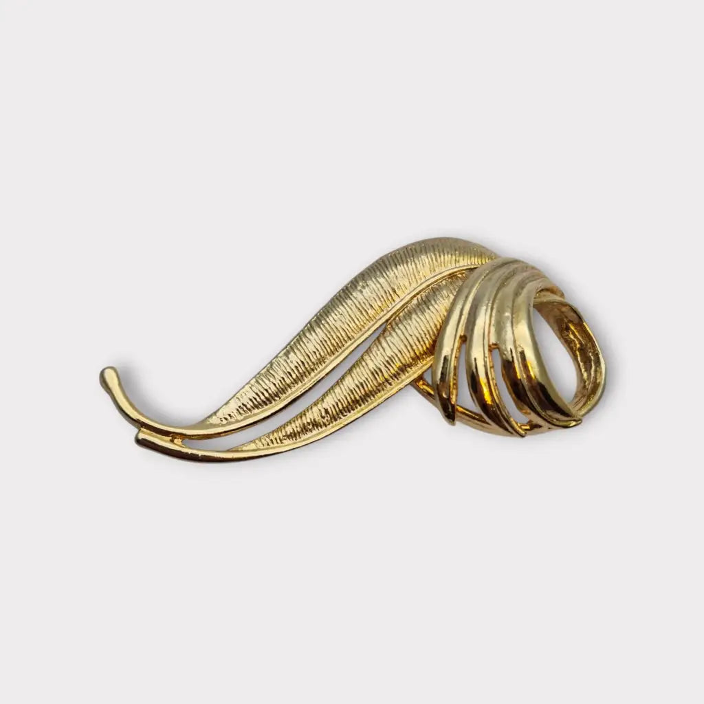 Broche vintage estilo hoja bañado en oro diseño escultórico abstracto