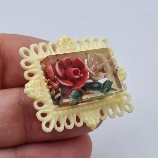 Broche vintage en plástico y resina con flores encapsuladas Bisutería retro