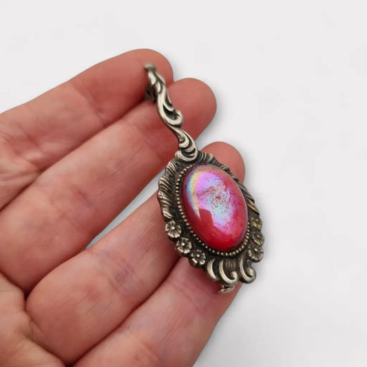 Broche vintage de plata con piedra rosa iridiscente forma alargada los años