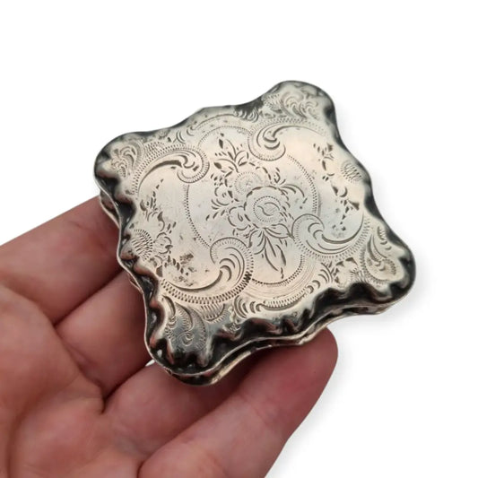 caja - LaBizarreSusu