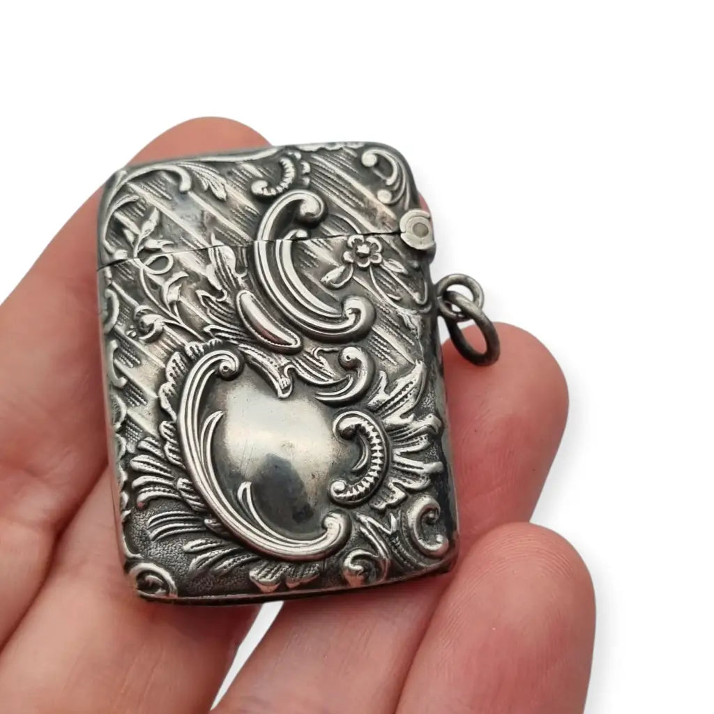 Caja antigua Vesta Art Nouveau en plata 800 repujada alemana sello Luna