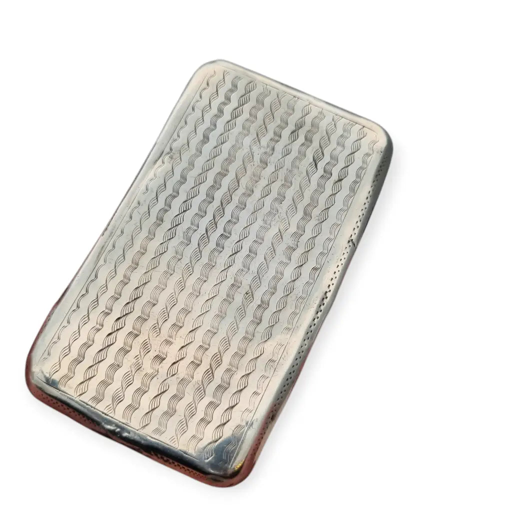Caja antigua Victoriana de rapé grabada en plata con escudo central siglo XIX.