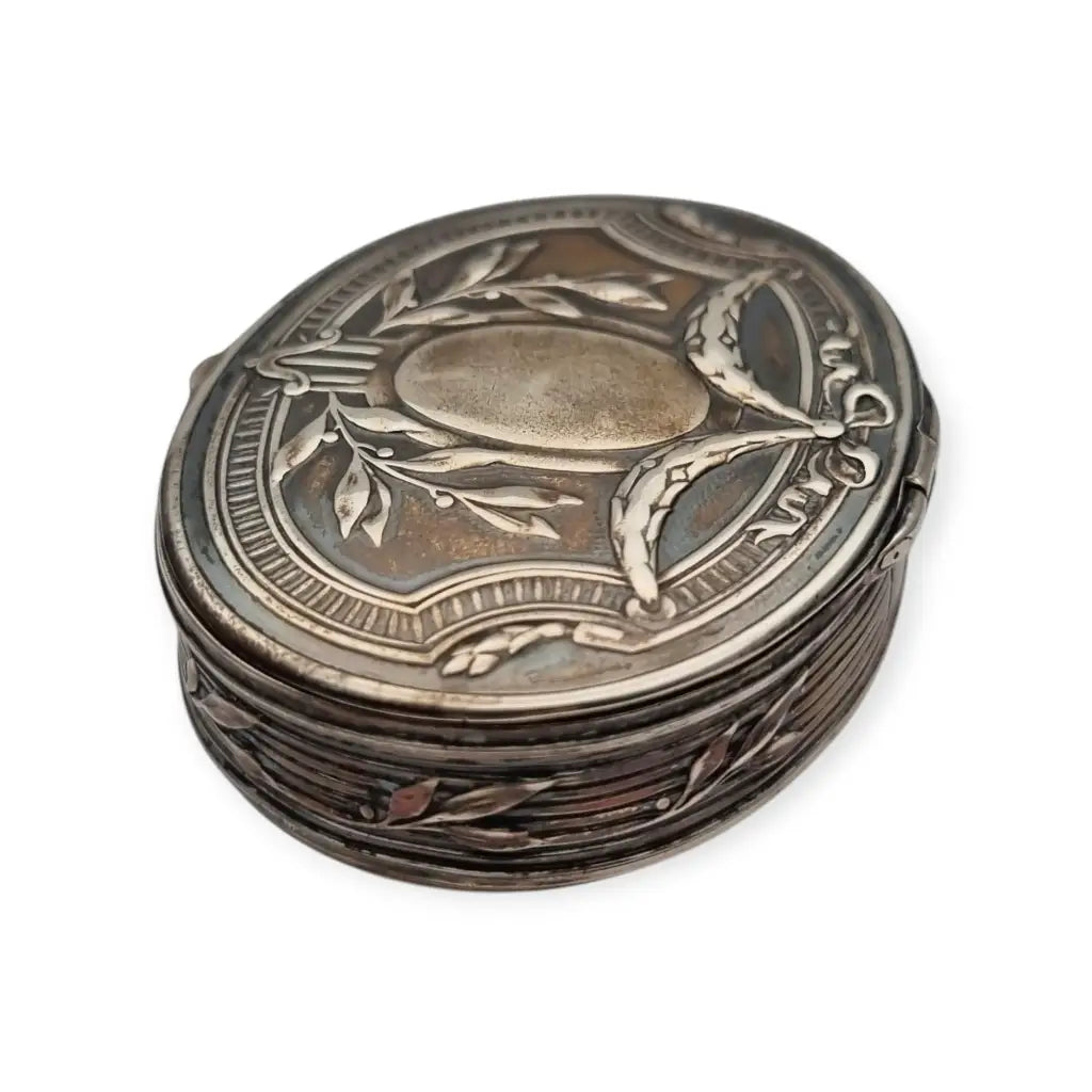 Caja Art Nouveau inglesa de plata ley importada ovalada y grabada Londres