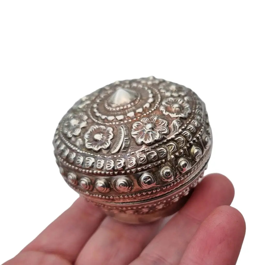 Caja de plata ley joyas orientales repujadas caja vintage con flores.