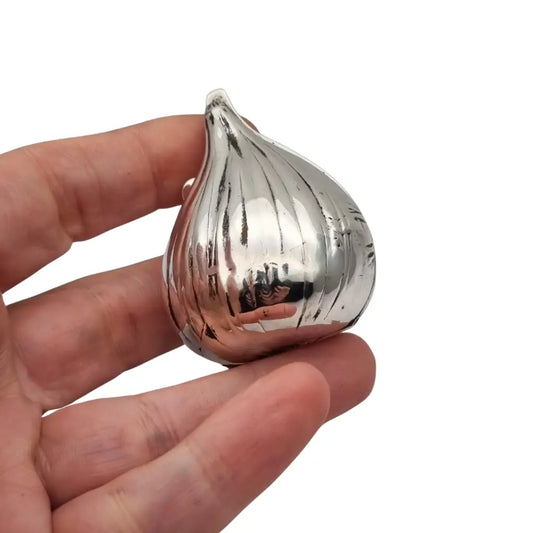 Caja italiana en plata 800 con forma de cabeza/bulbo ajo estilo naturalista