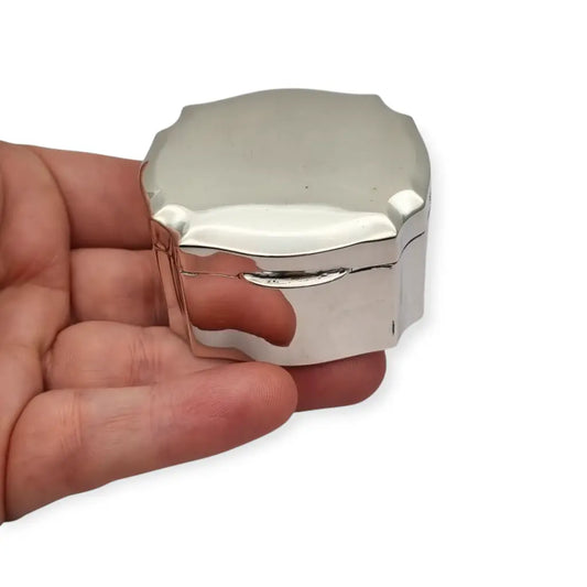 Caja en plata 800 con forma octogonal marcada “SERRA ROMA” diseño elegante