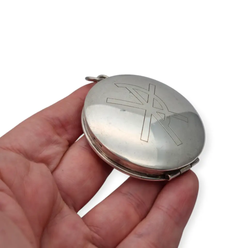 Caja porta viático antigua en plata 925 hostiario vintage con símbolo cristiano