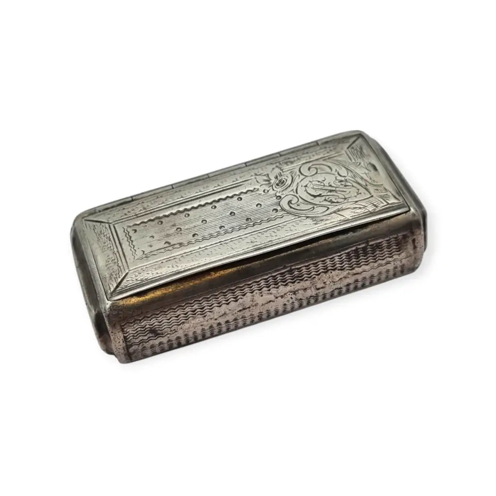 Caja de rapé antigua francesa en plata grabada con monograma y bisagra Circa
