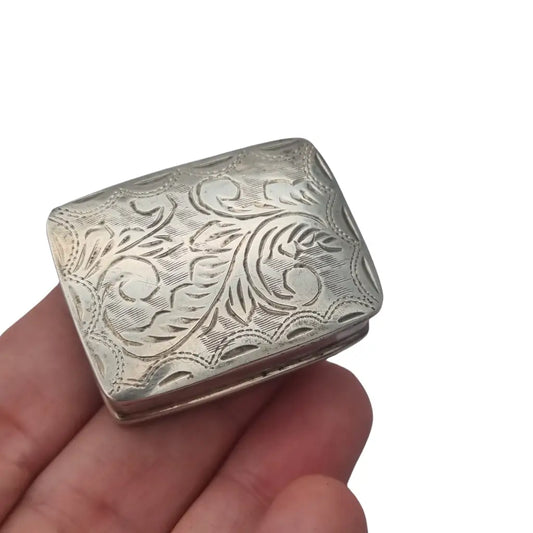 Caja rectangular de plata 925 grabada a mano pastillero vintage circa 1990.