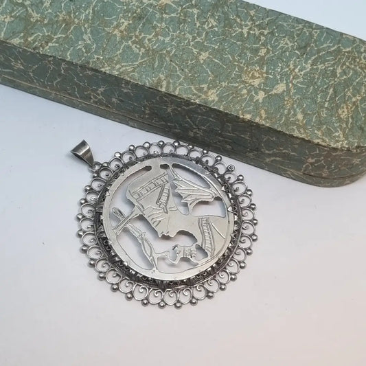 Colgante egipcio de plata colgante faraón años 70. Pin.