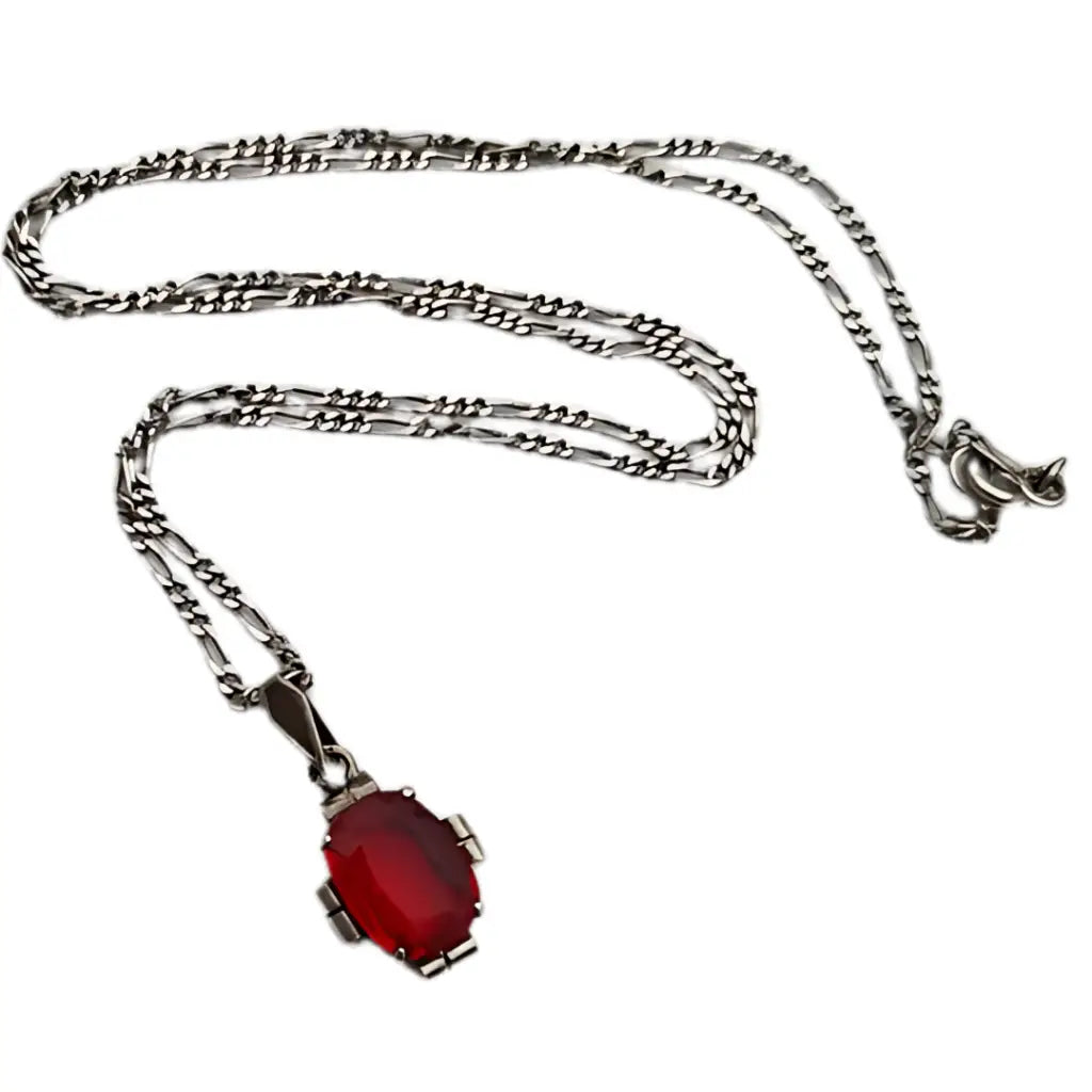 Colgante de estilo Art Déco en plata con pedrería color rubí y cadena