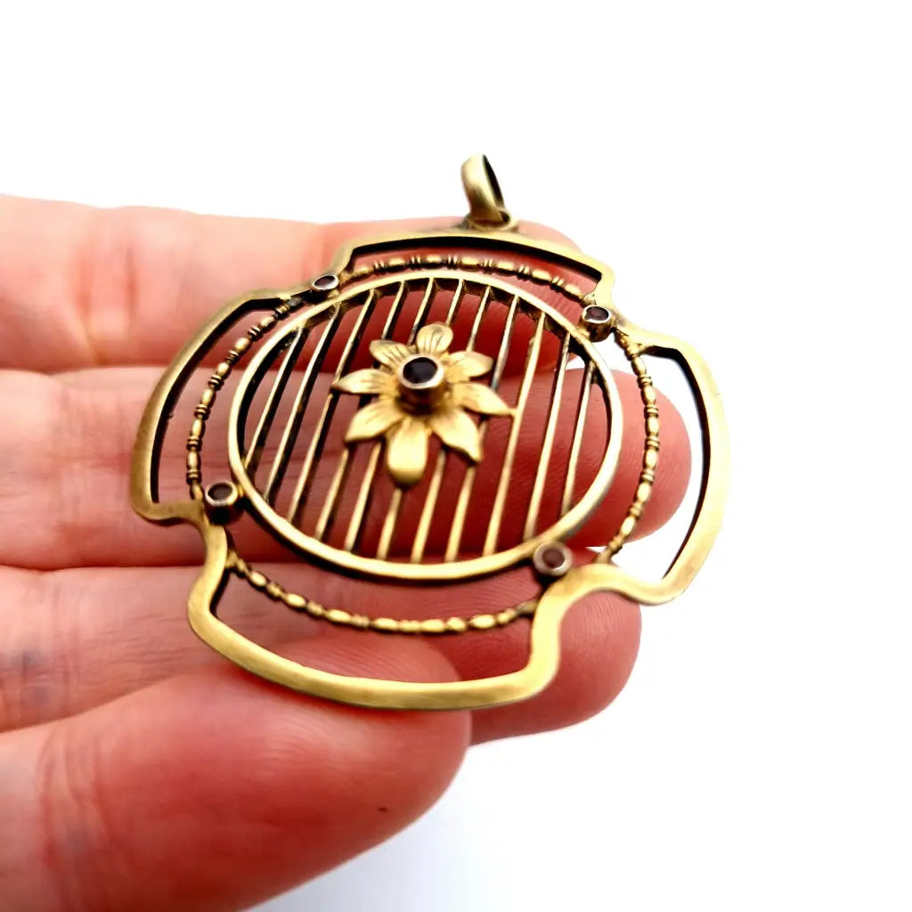 Colgante de plata art nouveau dorado. Circa 1910. Joyería antigua con encanto.