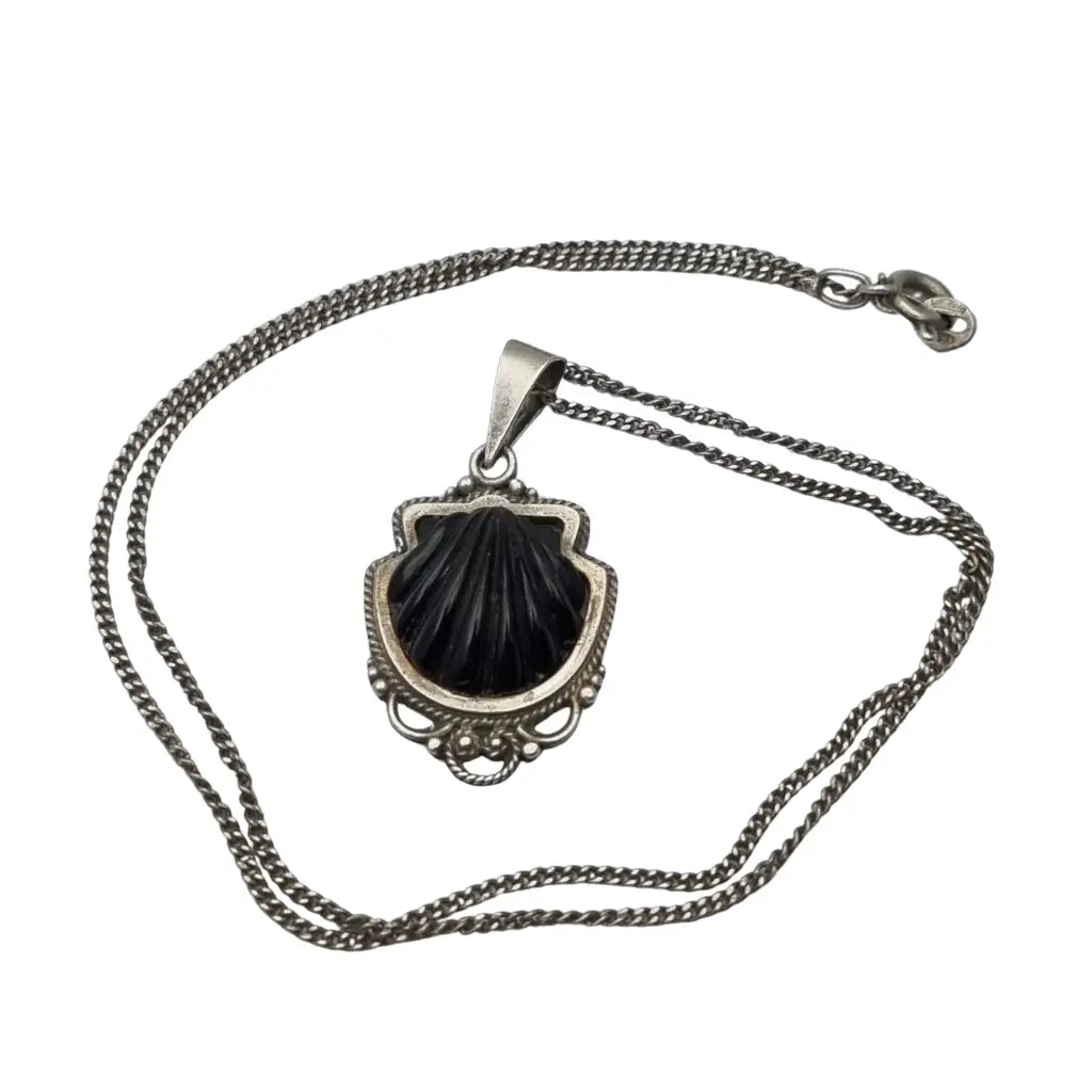 Colgante vintage de vieira jacobea en piedra negra y plata 925 Camino