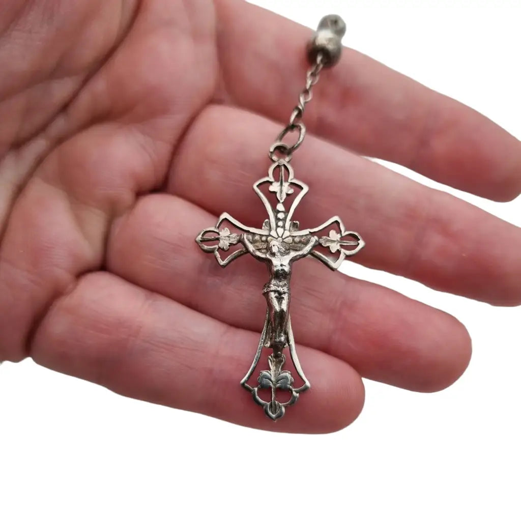 Collar rosario con cruz plata y bolas regalos católicos.