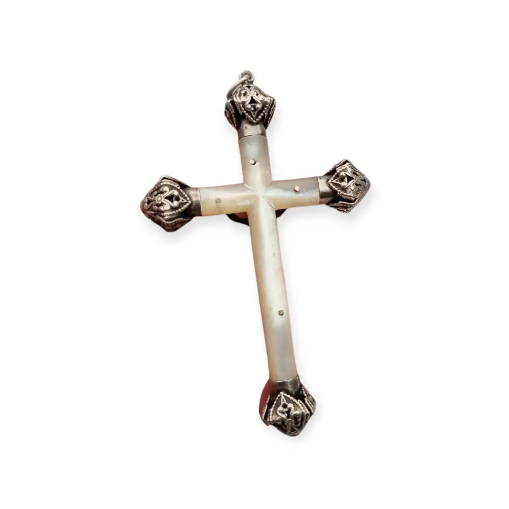 Cruz antigua años 30 de nácar y plata con Cristo crucificado remates calados