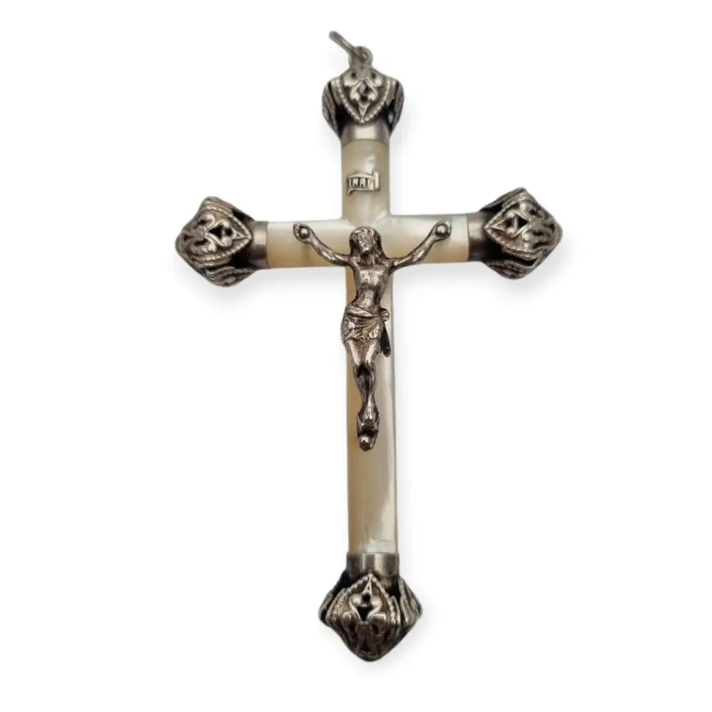 Cruz antigua años 30 de nácar y plata con Cristo crucificado remates calados