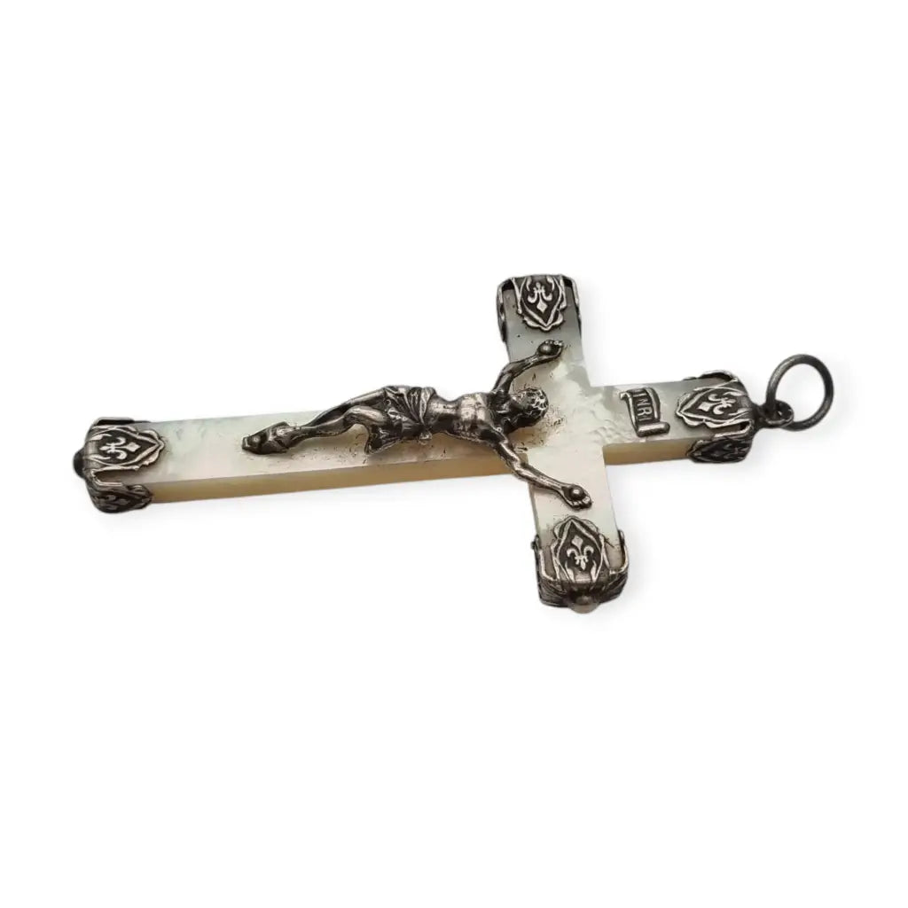 Cruz antigua de nácar con Cristo en plata y flor lis colgante religioso