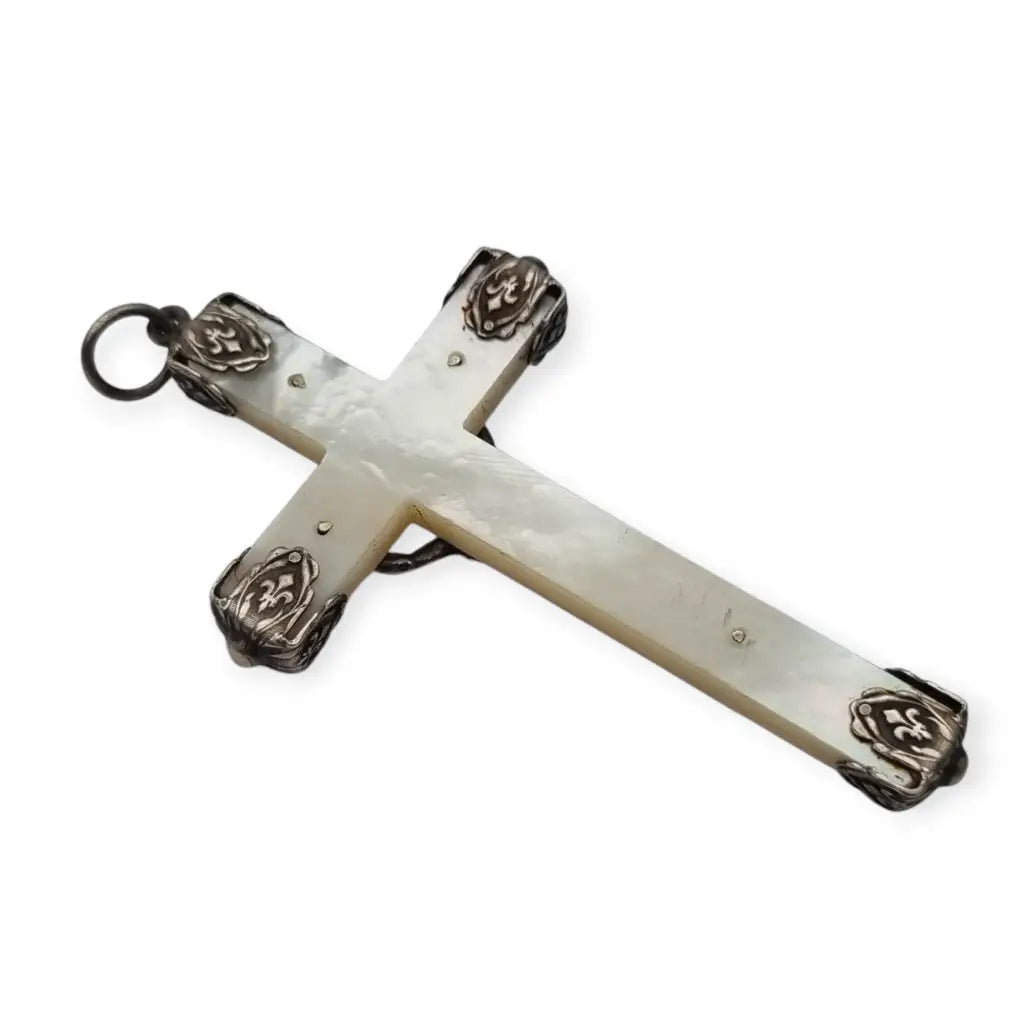 Cruz antigua de nácar con Cristo en plata y flor lis colgante religioso