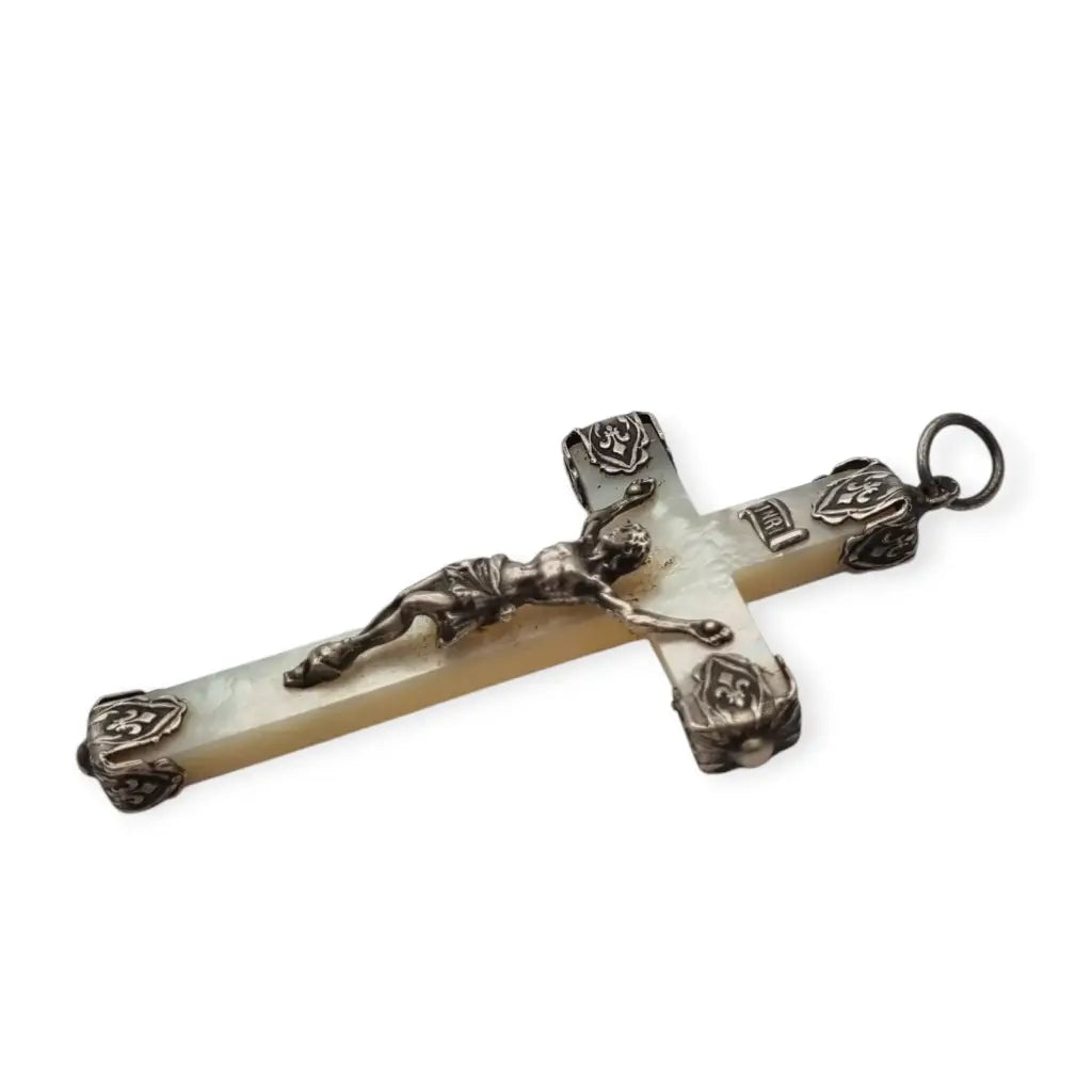 Cruz antigua de nácar con Cristo en plata y flor lis colgante religioso