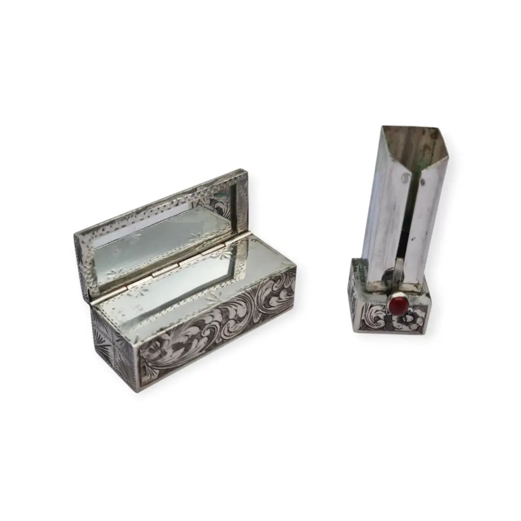 Estuche pintalabios antiguo de plata grabada con espejo y piedra cornalina