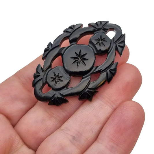 Broche de baquelita negra vintage tallas estrellas góticas luto