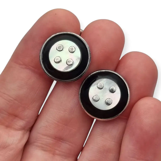 Gemelos vintage de plata con nácar y ónix negro un elegante diseño