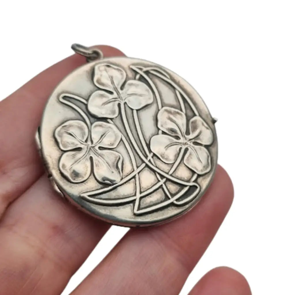 Guardapelo redondo Art Nouveau en plata 800 con flores. - LaBizarreSusu