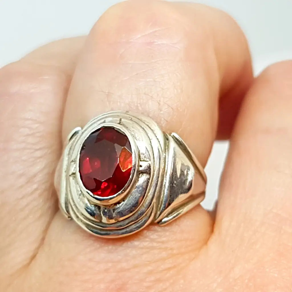 Anillo art deco de plata y granate circa 1980 talla 9 3/4 usa. Joyas antiguas.
