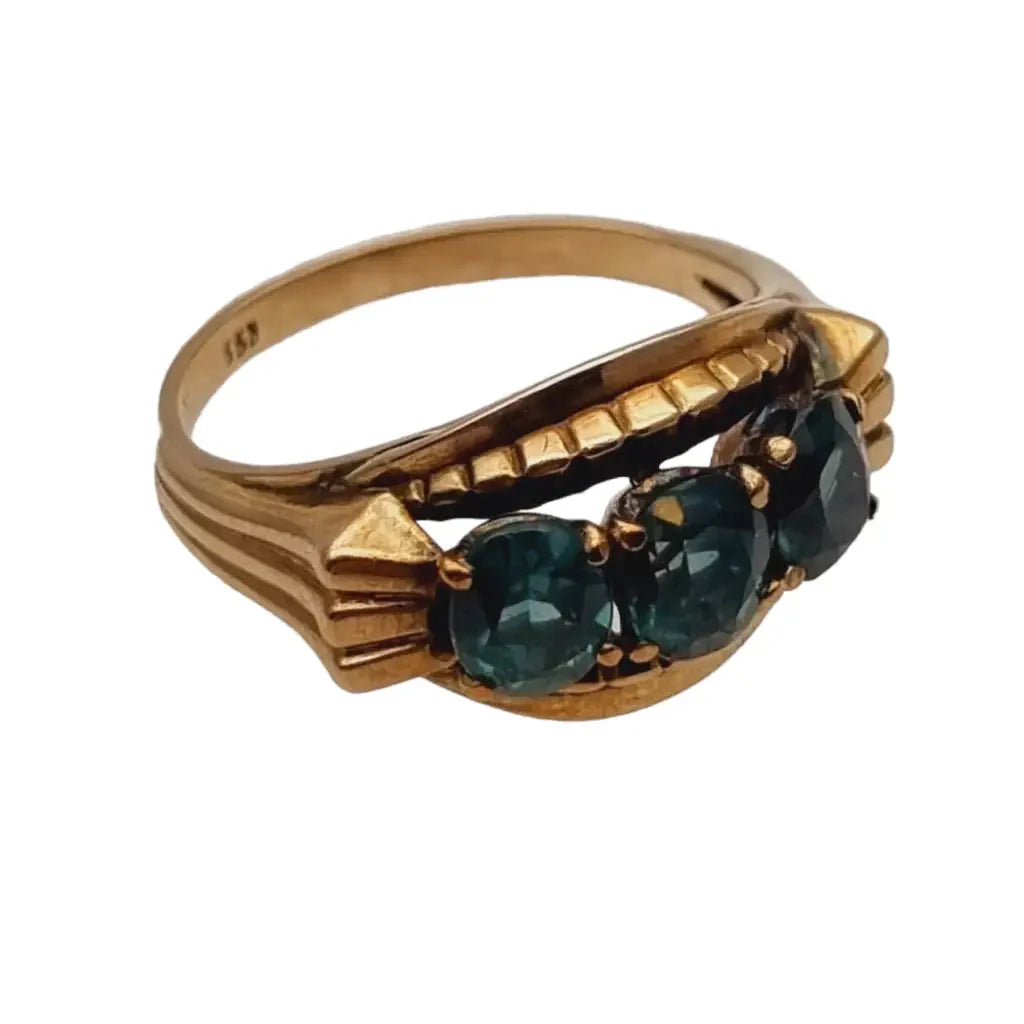 Anillo art déco de oro amarillo 8 kt. 333 piedra azul verdosa circa 1930.