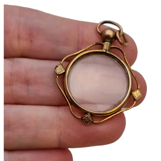 Medallón medallón art nouveau portafotos colgante dorado. Relicario. Colgante