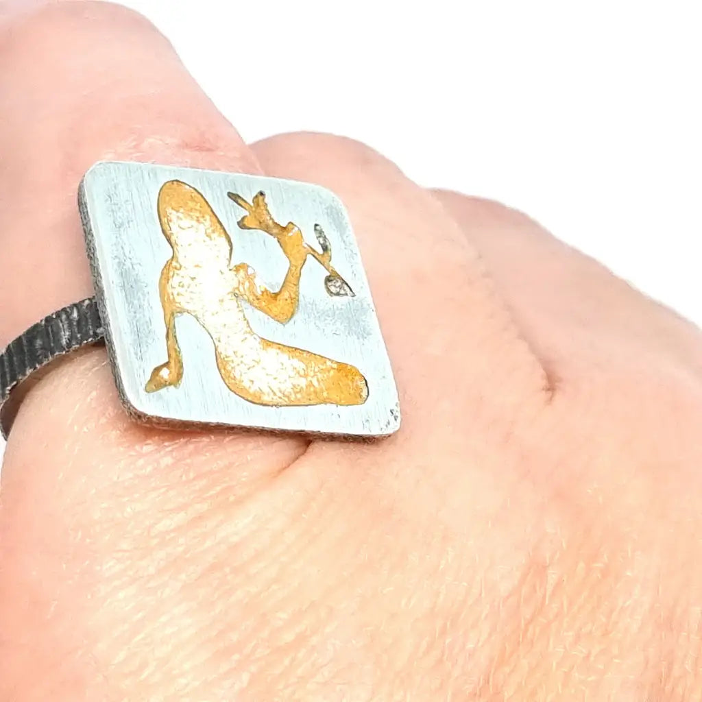 Anillo de acuario. horóscopo. Plata y esmalte. Circa 1980.