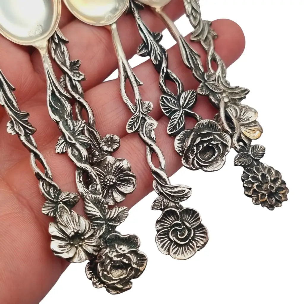 Set de cucharas antiguas plata decoradas con flores menaje vintage.