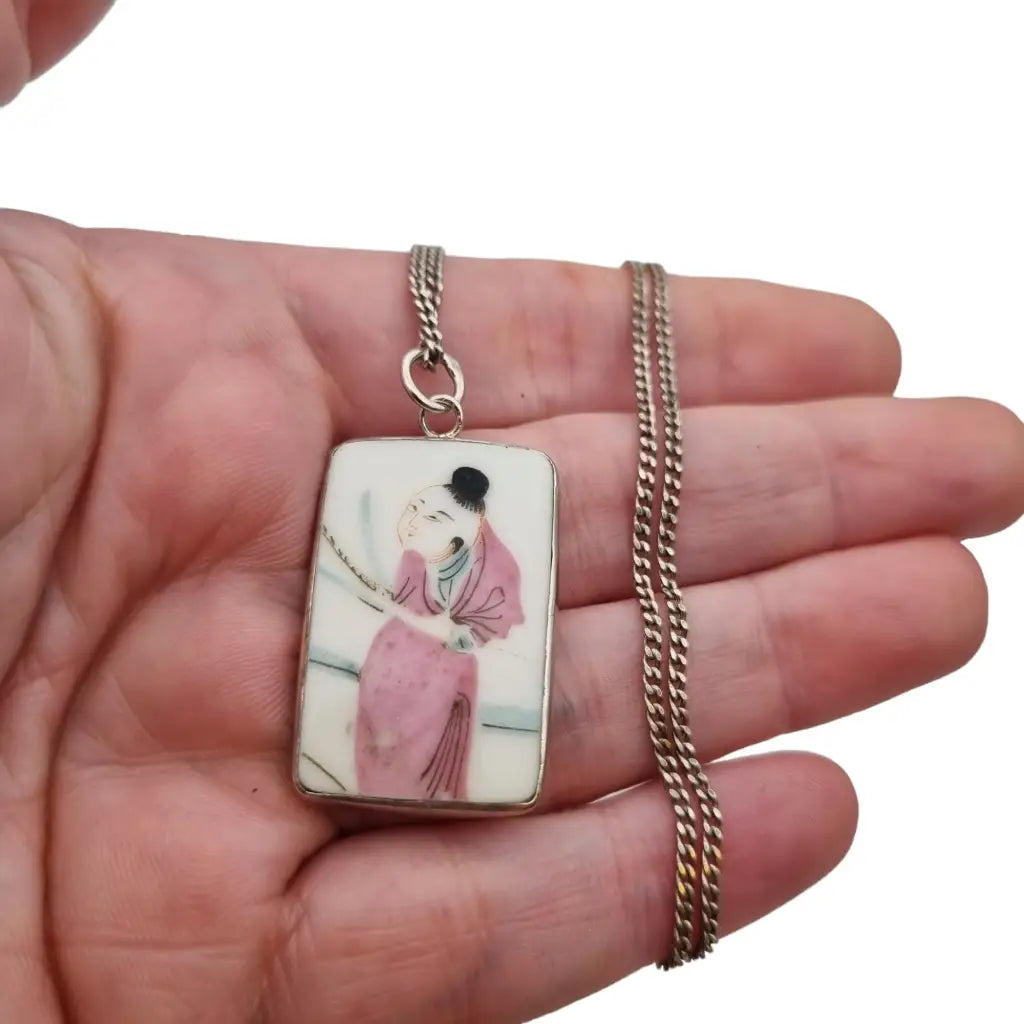 Colgante plato de porcelana china vintage pintado a mano engastado en marco