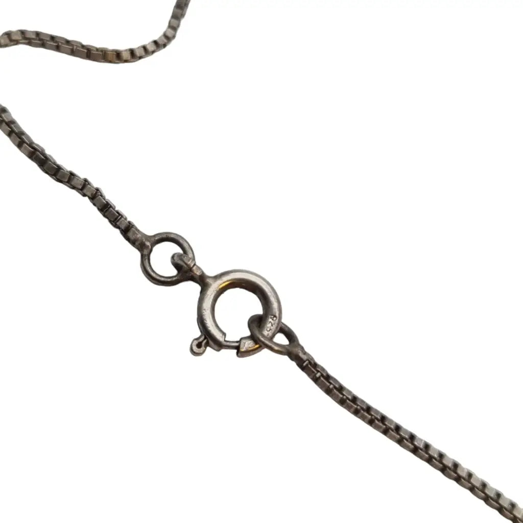 Plata victoriana con collar de cinta colgante lazo marcasita piedra.