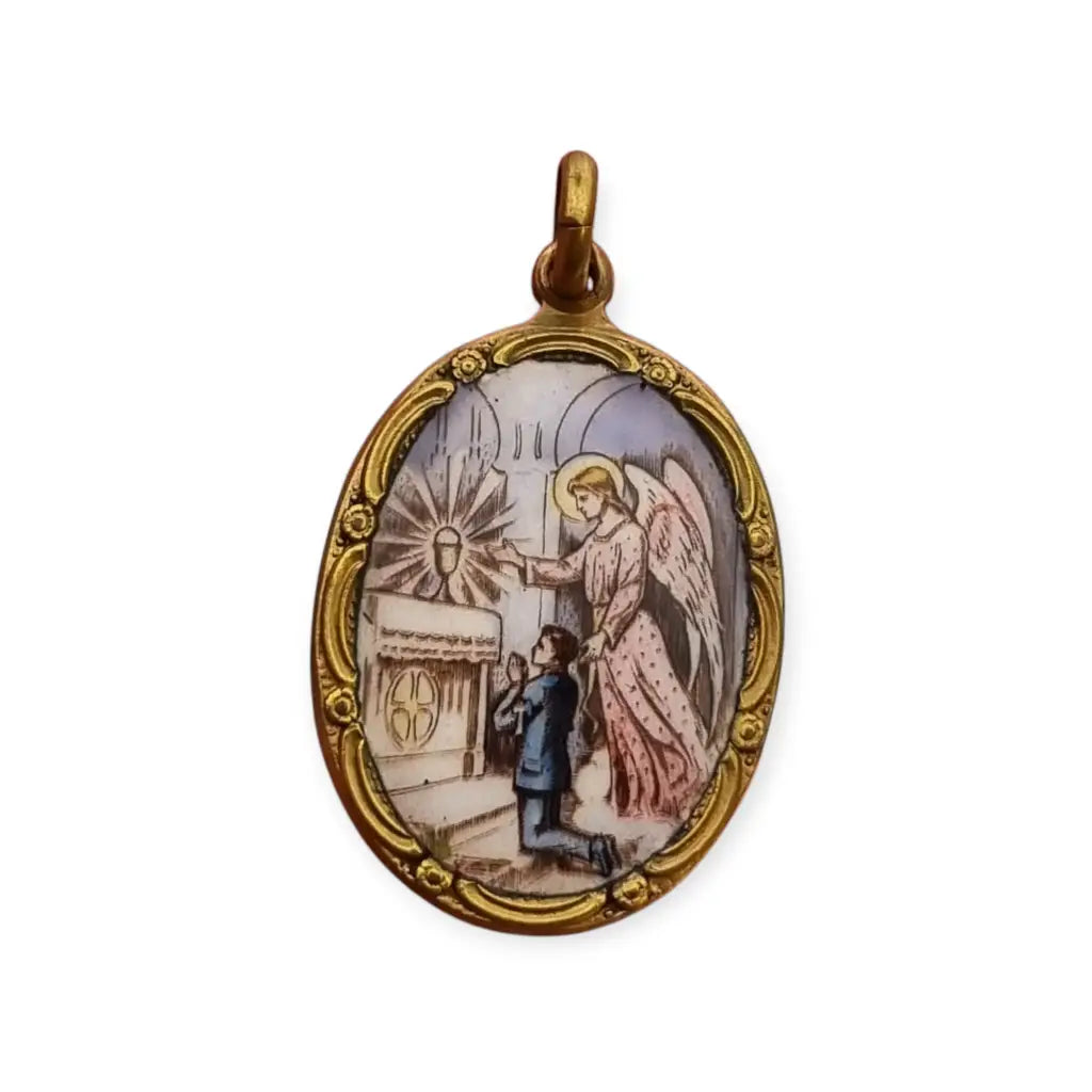 Medalla antigua religiosa de esmalte con ángel custodio y niño en altar circa