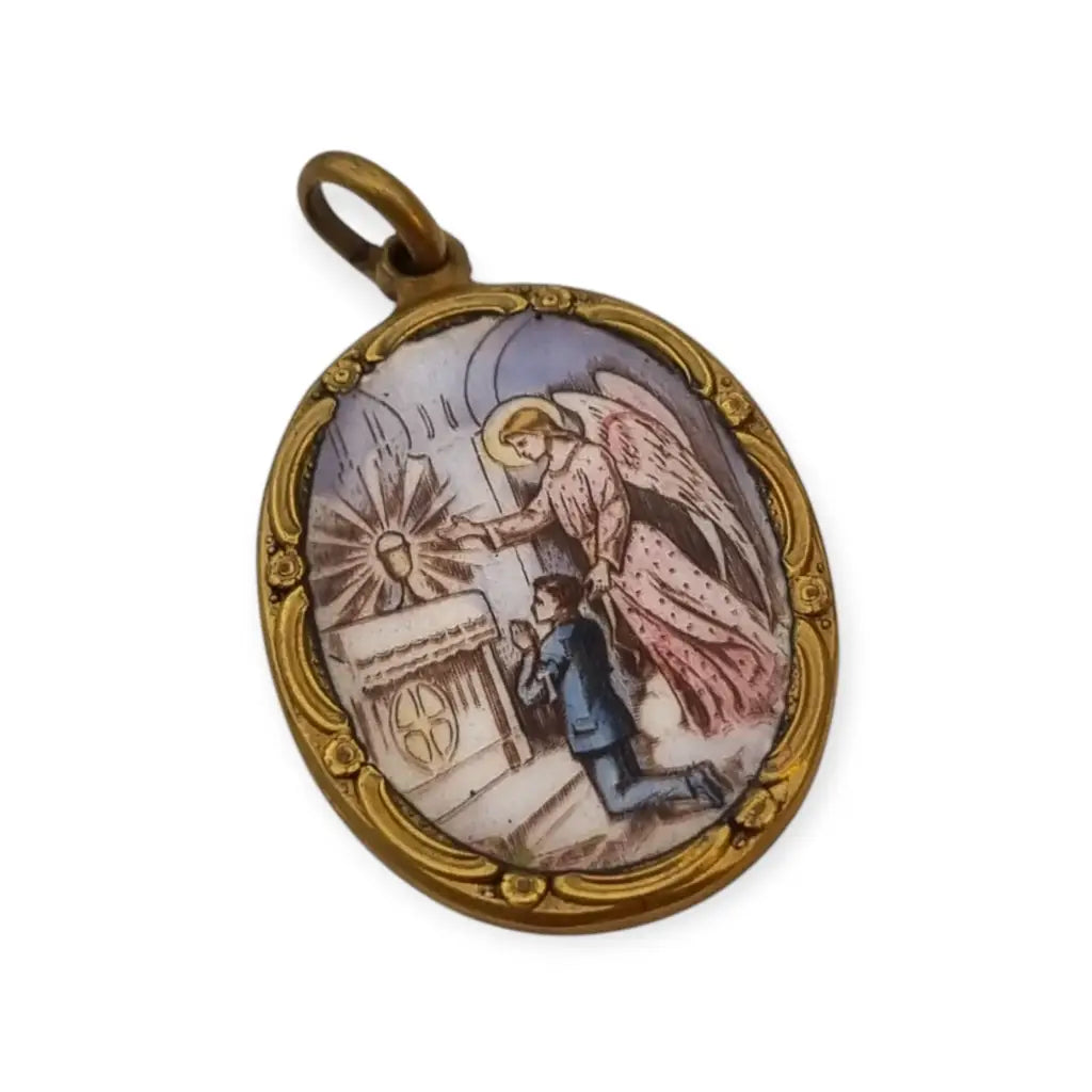 Medalla antigua religiosa de esmalte con ángel custodio y niño en altar circa