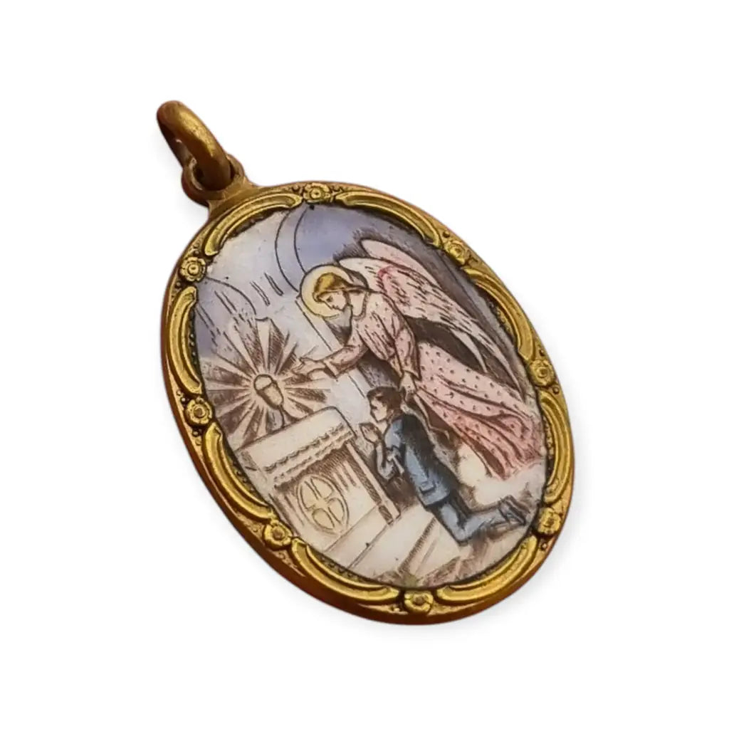 Medalla antigua religiosa de esmalte con ángel custodio y niño en altar circa