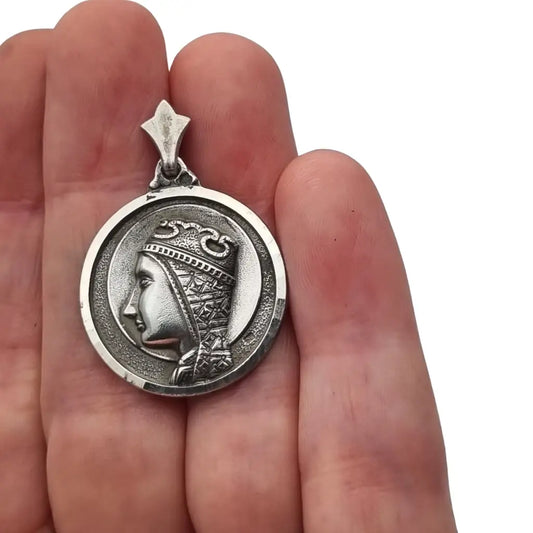 Medalla antigua Virgen de Montserrat en plata La Moreneta patrona Cataluña