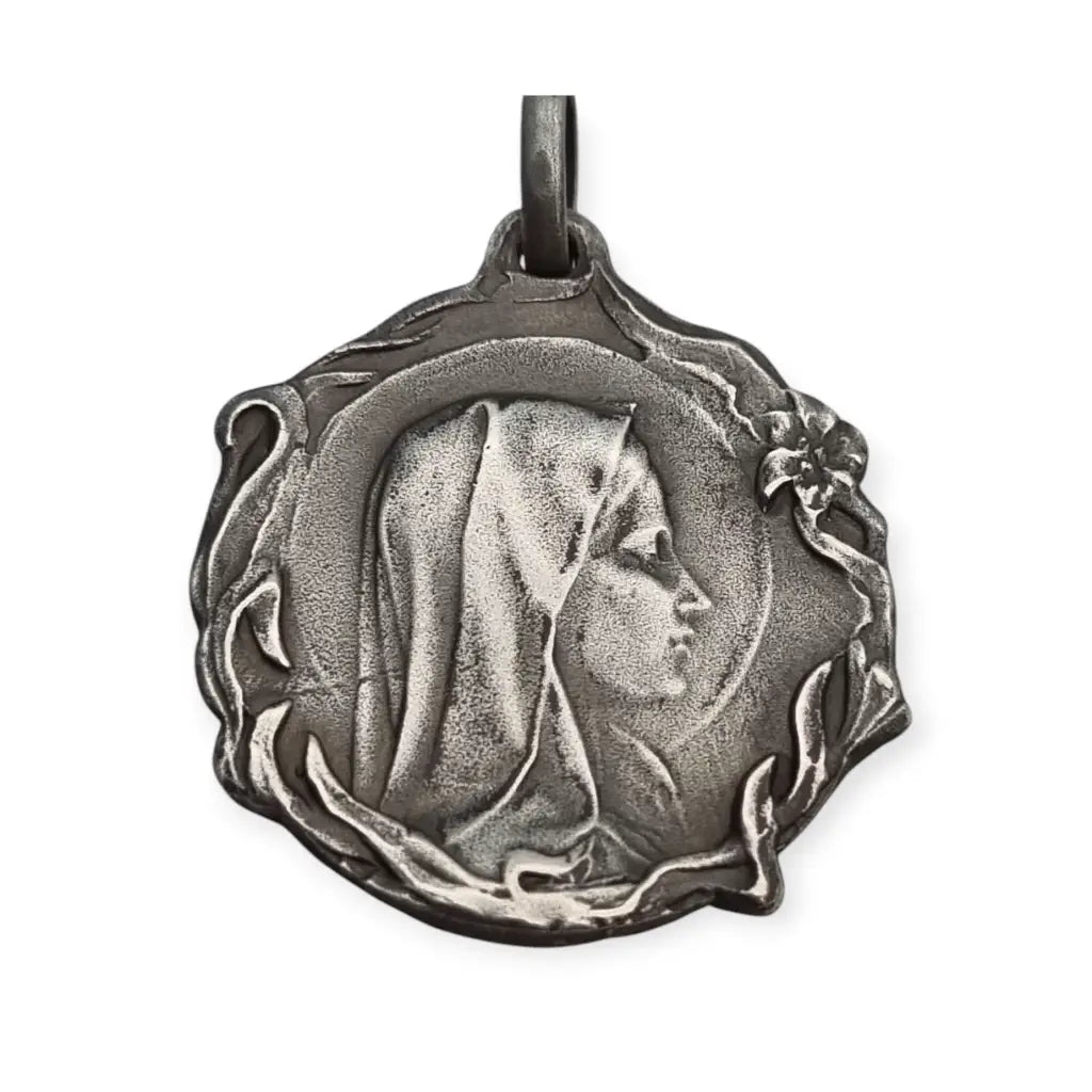 Medalla Art Nouveau antigua en plata con Virgen diseño floral religioso circa
