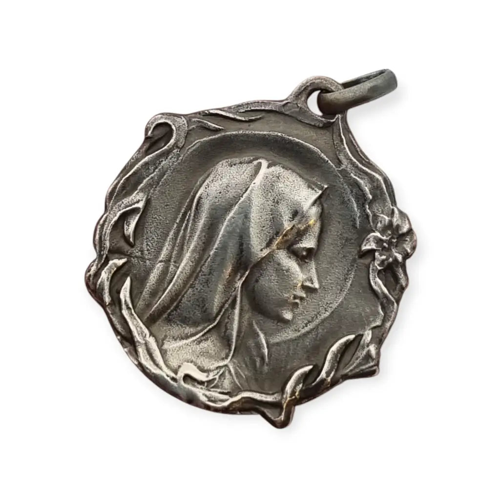 Medalla Art Nouveau antigua en plata con Virgen diseño floral religioso circa