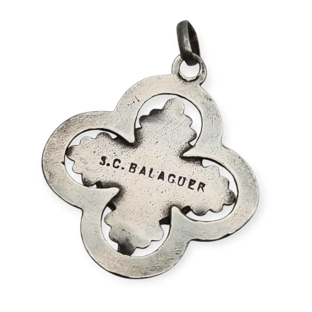 Medalla en plata calada del Santo Cristo de Balaguer circa 1900-1920.