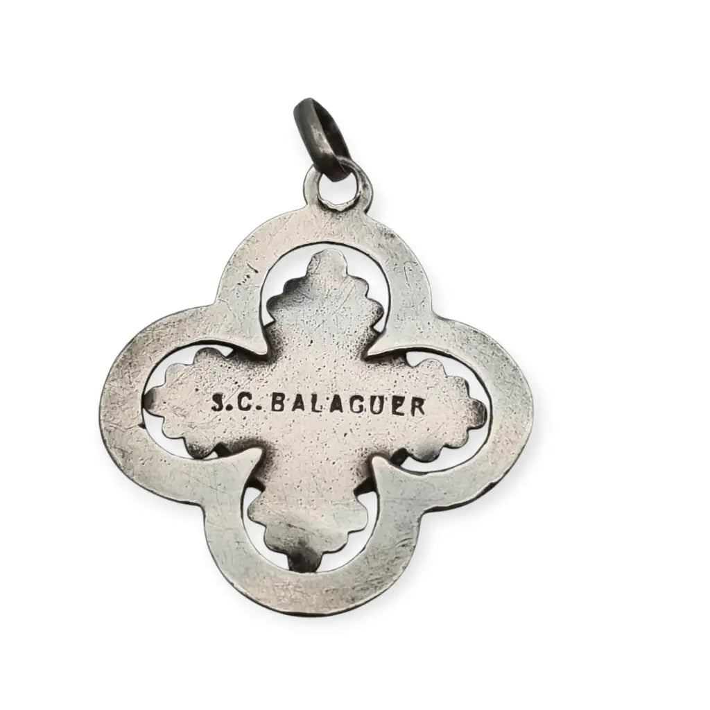 Medalla en plata calada del Santo Cristo de Balaguer circa 1900-1920.