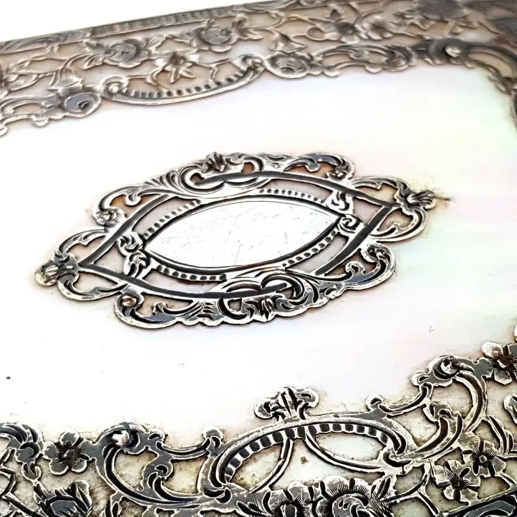 Monedero antiguo Victoriano de plata calada y nácar XIX pieza colección.