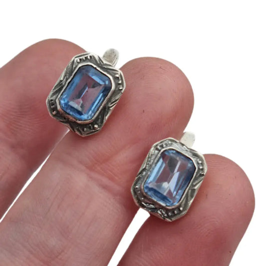 Pendientes antiguos de plata con piedra azul símil estilo Art Decó.
