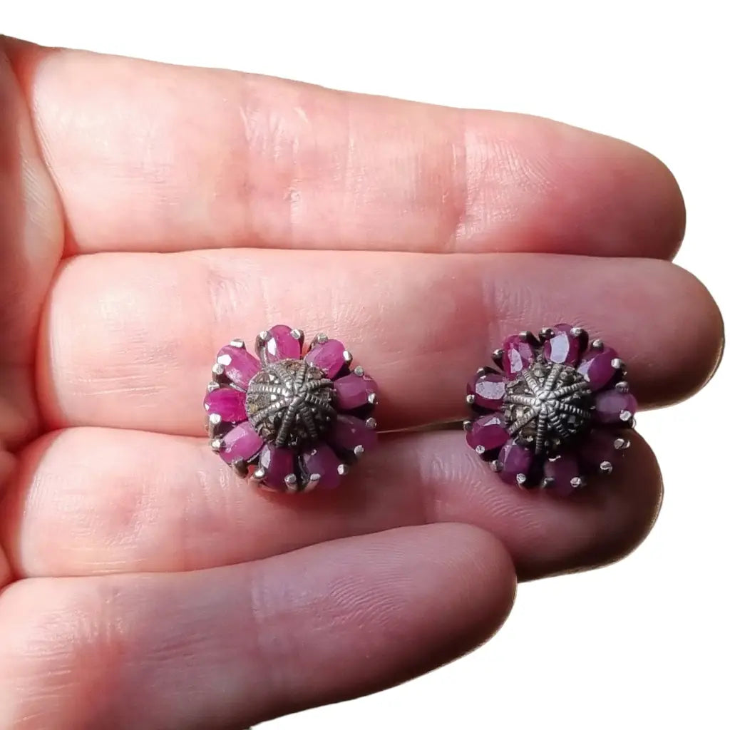 Pendientes de plata con piedra rosa rubí en bruto y marquesitas para mujer.