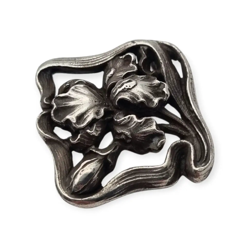 Pequeño Broche Art Nouveau en plata con flor iris relieve – joya floral