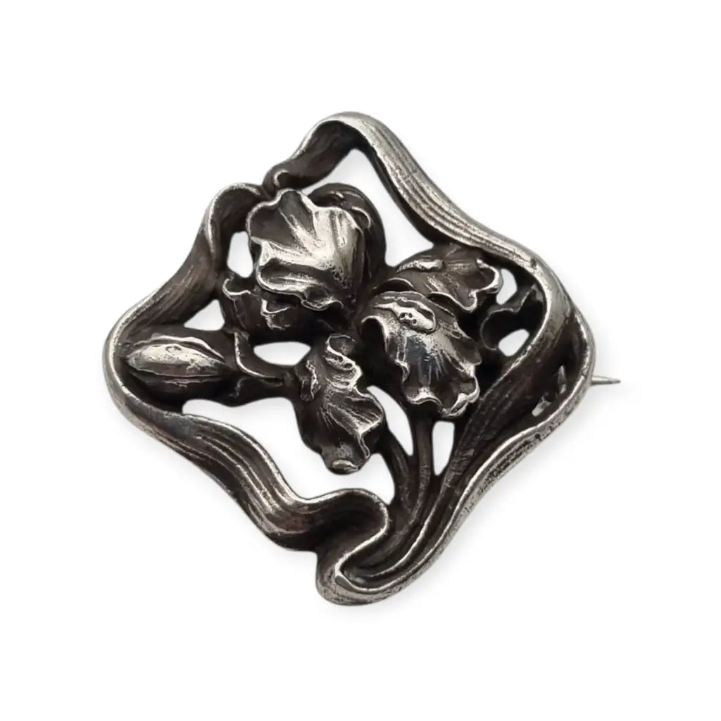 Pequeño Broche Art Nouveau en plata con flor iris relieve – joya floral