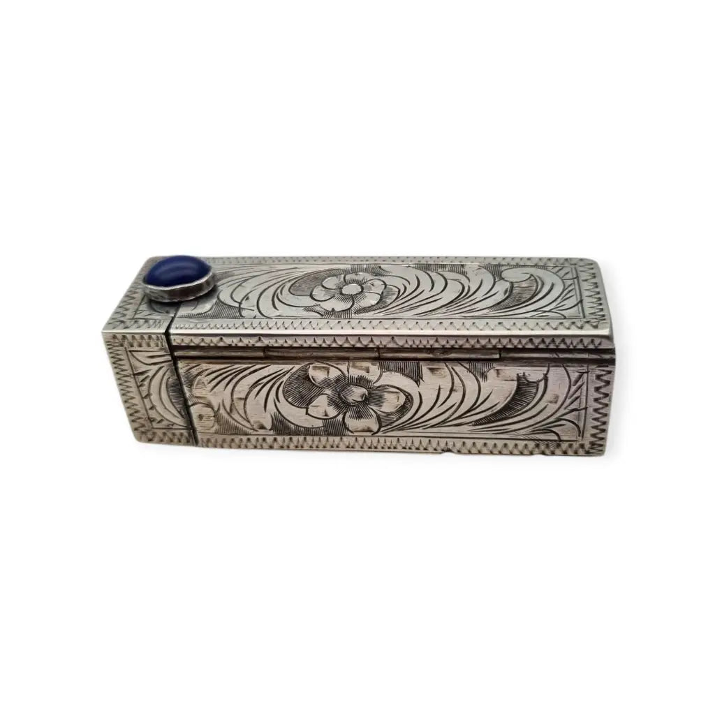 Pintalabios en plata 800 con piedra azul cabujón y grabados florales espejo