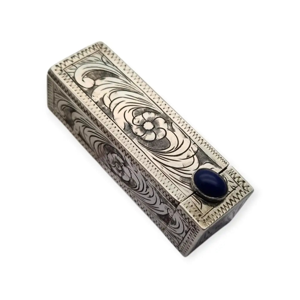 Pintalabios en plata 800 con piedra azul cabujón y grabados florales espejo