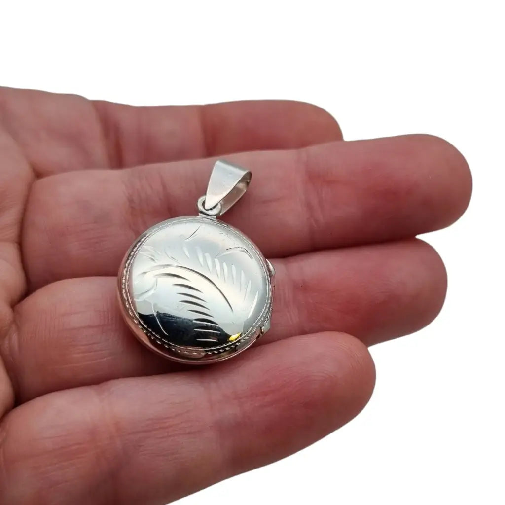 Medallón de plata para mujer portafotos relicario ley.